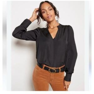 Evereve Tally Black V Neck Lightweight Long Sleeve Top Womens